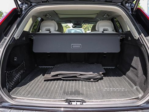 Used 2023 Volvo XC60 B5 Ultimate w/ Climate Package FWD image 26