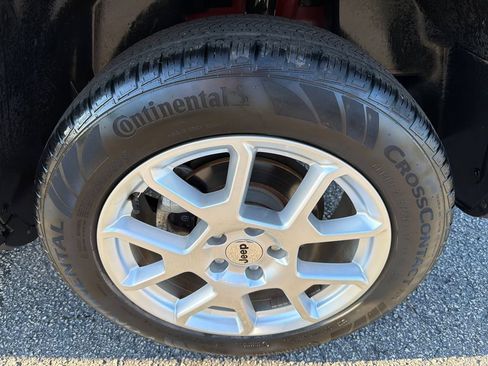 Used 2023 Jeep Renegade Latitude AWD/4WD image 19