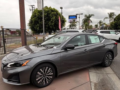 New 2026 Nissan Altima 2.5 SV FWD image 2
