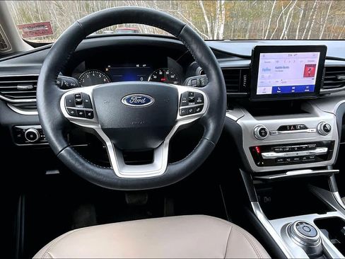 Certified 2023 Ford Explorer XLT w/ Equipment Group 202A AWD/4WD image 6