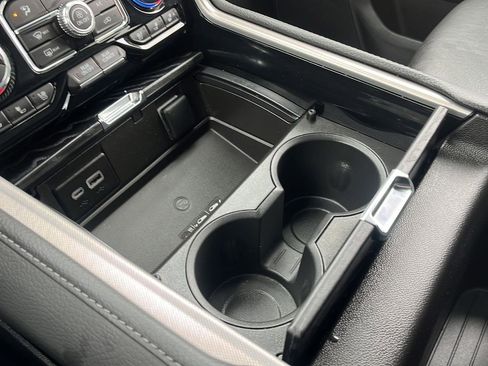 Used 2024 GMC Yukon XL Denali image 19