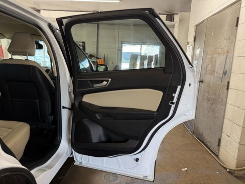 Used 2024 Ford Edge SEL w/ Convenience Package image 11