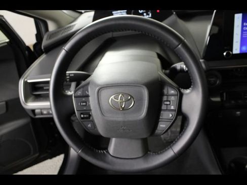 Used 2025 Toyota Prius LE FWD image 18