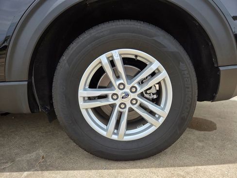 Used 2024 Ford Explorer XLT w/ Equipment Group 202A RWD image 34