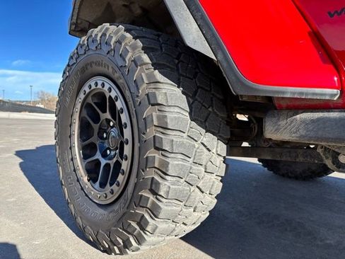 Certified 2022 Jeep Wrangler Unlimited Rubicon w/ Xtreme Recon 35" Tire Package image 31