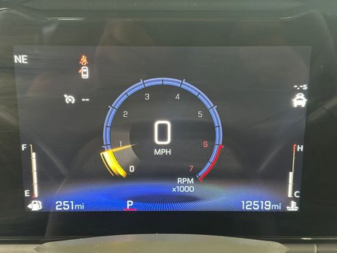 Used 2025 Chevrolet Trax LT image 38