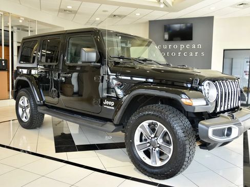 Used 2022 Jeep Wrangler Unlimited Sahara w/ Dual Top Group AWD/4WD image 1