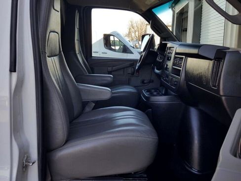 Used 2019 Chevrolet Express 3500 image 17