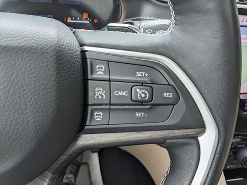 Used 2022 Jeep Grand Cherokee Limited image 26