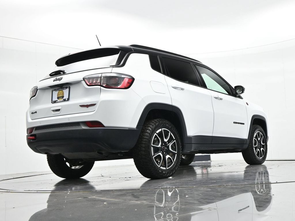 Used 2025 Jeep Compass Trailhawk AWD/4WD image 20