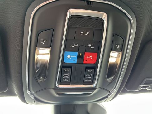 Used 2024 Jeep Grand Cherokee Altitude AWD/4WD image 29
