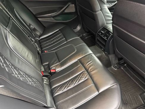 Used 2018 BMW M550i xDrive image 18