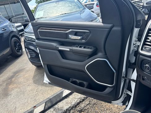 Used 2019 RAM 1500 Laramie AWD/4WD image 19