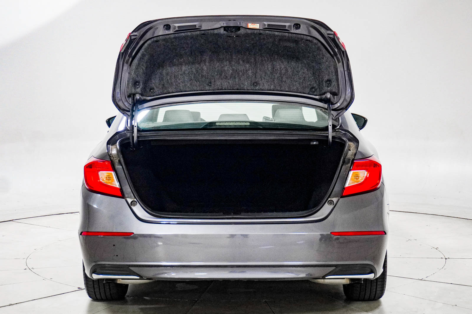 Used 2018 Honda Accord LX image 8