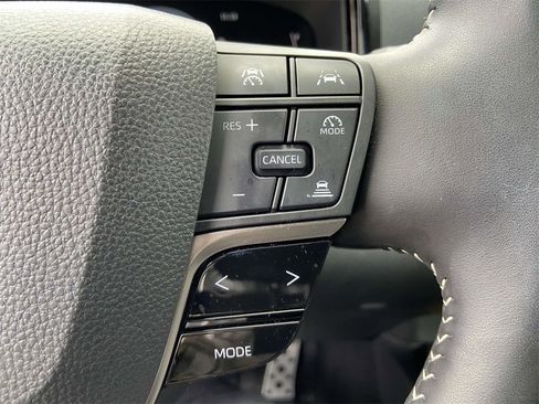 Used 2025 Toyota Camry SE image 32