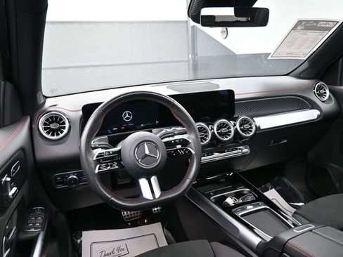 Used 2024 Mercedes-Benz EQB 300 4MATIC image 32