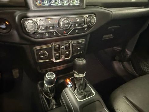 Used 2019 Jeep Wrangler Unlimited Sahara image 35