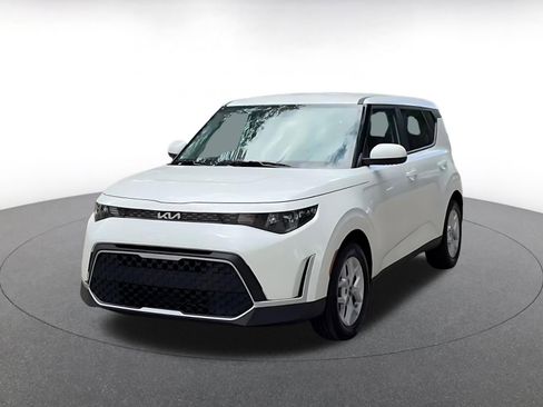 Used 2025 Kia Soul LX w/ LX Technology Package FWD image 7