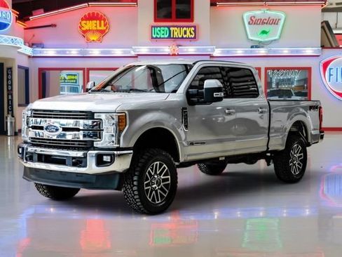 Used 2017 Ford F250 Lariat w/ Lariat Value Package AWD/4WD image 2
