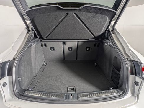 New 2026 Porsche Macan image 17