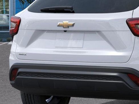 Used 2026 Chevrolet Trax LS w/ LS Convenience Package FWD image 14