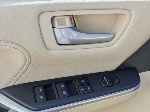 Used 2016 Toyota Camry XLE FWD image 10