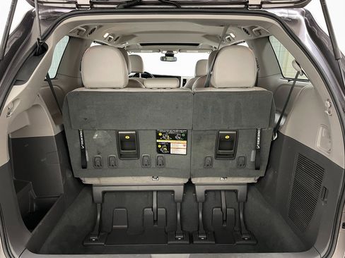 Used 2019 Toyota Sienna XLE image 46
