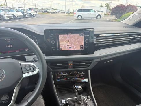 Used 2025 Volkswagen Jetta SEL FWD image 19