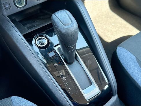 Used 2025 Nissan Versa SV image 16