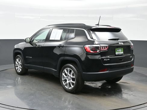Used 2022 Jeep Compass Latitude image 4