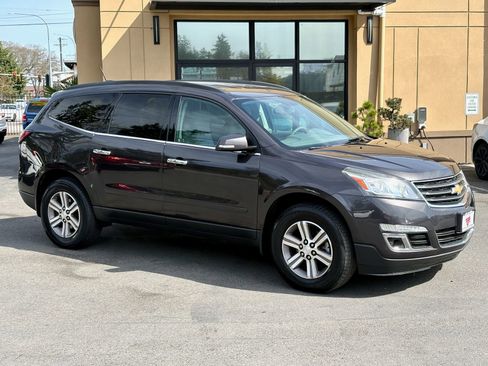 Used 2017 Chevrolet Traverse LT image 1