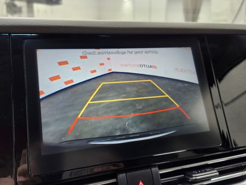 Used 2020 Kia Niro Touring image 4