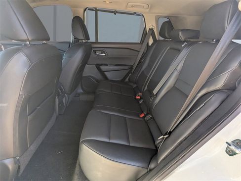 Used 2022 Nissan Rogue SV w/ SV Premium Package image 14