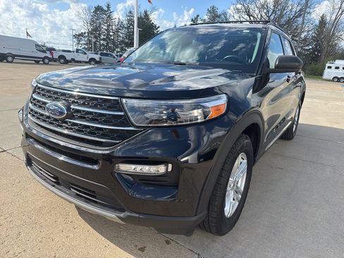 Certified 2022 Ford Explorer XLT w/ Equipment Group 202A AWD/4WD image 2