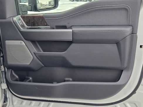 New 2026 Ford F250 Lariat w/ Black Appearance Package image 4