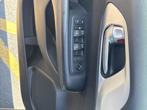 Used 2019 Chrysler Pacifica Touring-L Plus w/ Advanced Safetytec Group FWD image 12