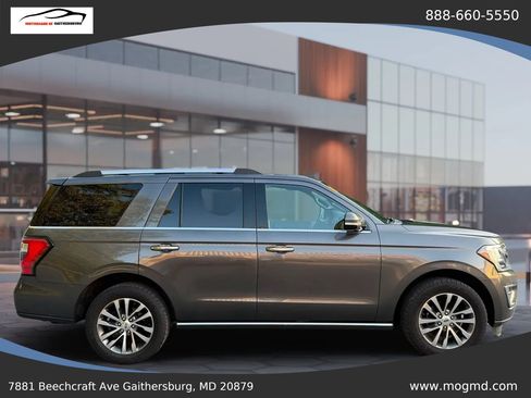 Used 2018 Ford Expedition Limited w/ Equipment Group 301A AWD/4WD image 2