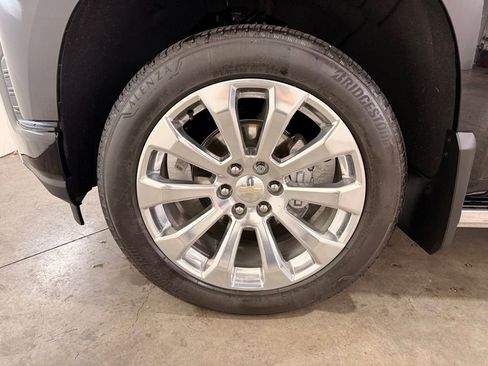 Used 2022 Chevrolet Silverado 1500 High Country image 14