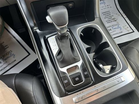 Used 2024 Kia Carnival LX image 25