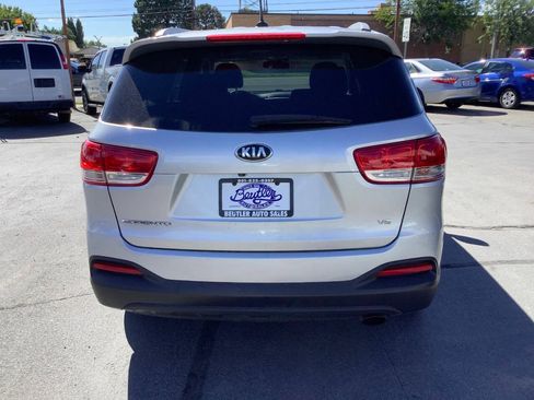 Used 2018 Kia Sorento LX AWD/4WD image 11