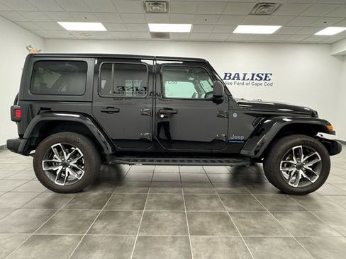 Used 2024 Jeep Wrangler Unlimited w/ Convenience Group AWD/4WD image 9