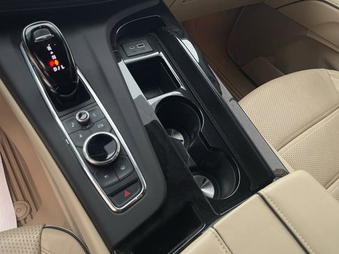 Used 2024 Cadillac Escalade ESV Premium Luxury image 30