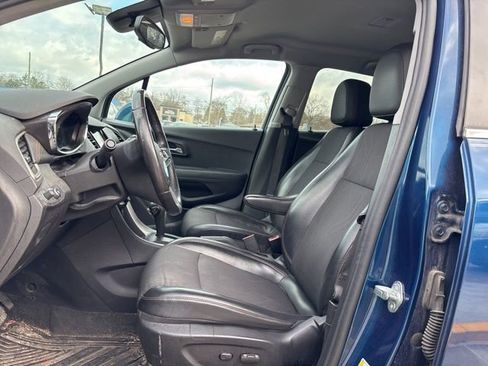 Used 2019 Chevrolet Trax LT w/ LT Convenience Package image 14