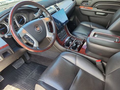 Used 2013 Cadillac Escalade EXT Luxury AWD/4WD image 8