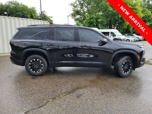 Used 2024 Chevrolet Traverse Z71 AWD/4WD image 2