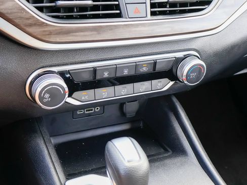 Used 2025 Nissan Altima 2.5 SV FWD image 14