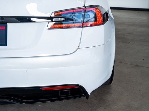 Used 2022 Tesla Model S image 24
