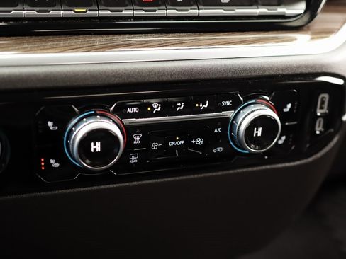 Used 2024 GMC Sierra 1500 Elevation image 18