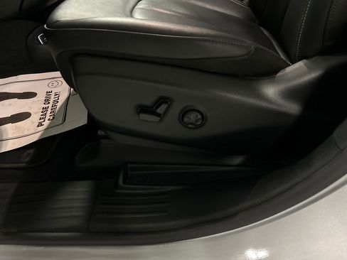 Used 2026 Chrysler Pacifica Select image 12