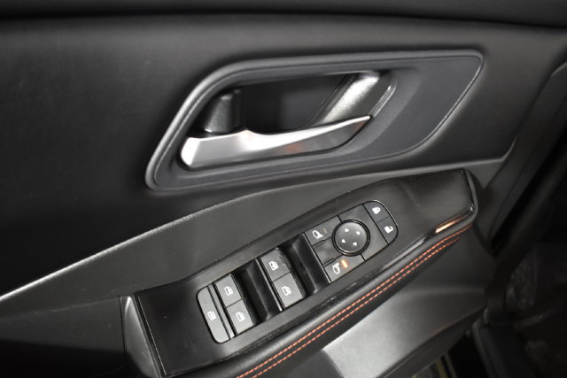 Certified 2025 Nissan Rogue SV AWD/4WD image 8